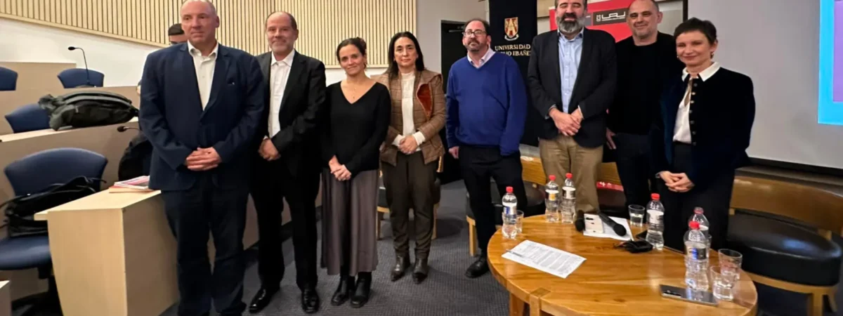 Con casa llena y debate de fondo: así fue el lanzamiento de Democracias sitiadas